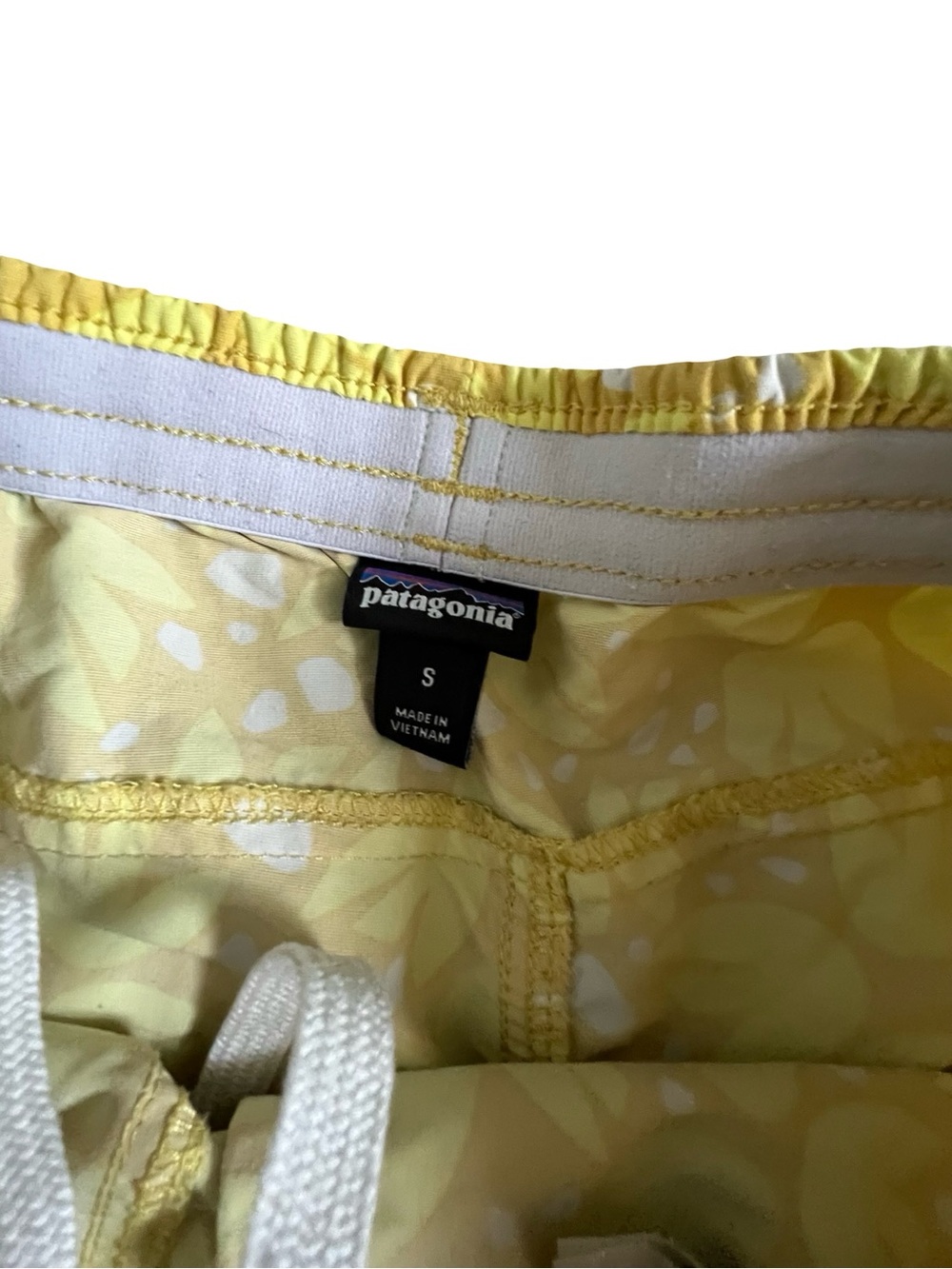 Patagonia Women’s Yellow Floral Baggies Shorts Size Small | Lightweight Beach & - Picture 4 of 4